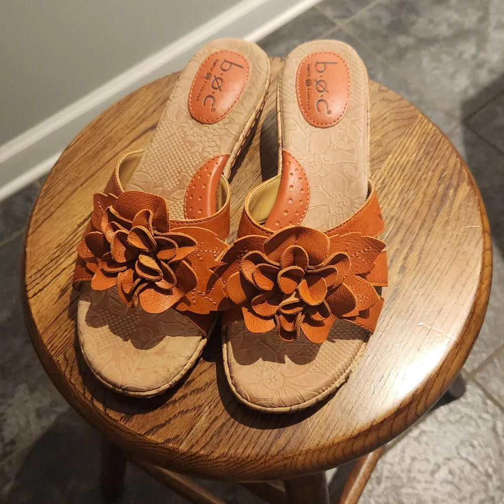 b.o.c. Women's Tan Floral Sandals - Picture 2 of 9